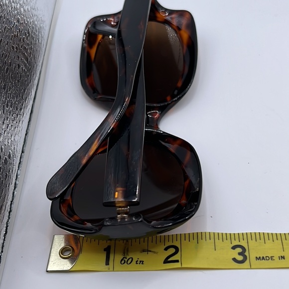 Vintage oversized tortoise shell sunglasses - Picture 10 of 10
